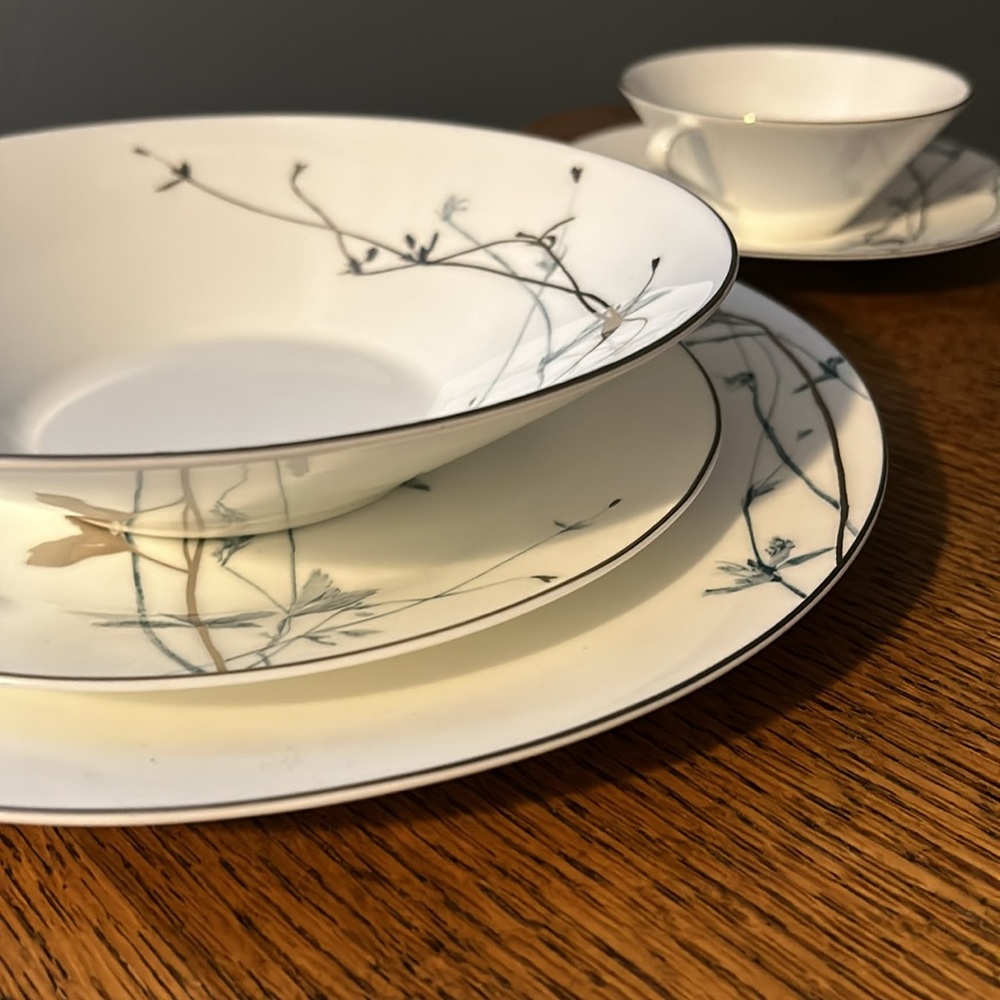 5pc EUC Calvin Klein china place setting - Picture 2 of 8